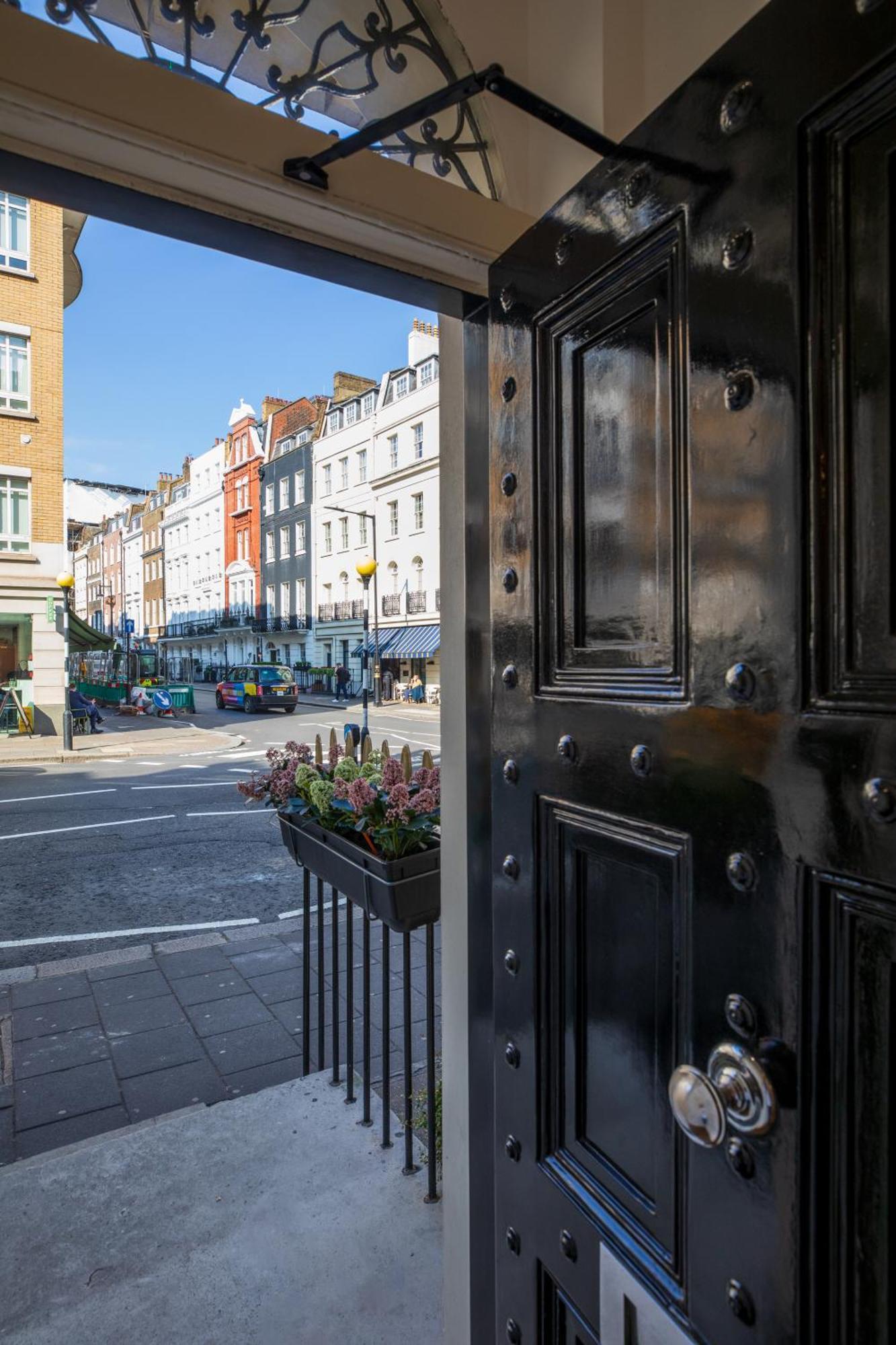 The Chapter - Mayfair Residences Лондон Экстерьер фото