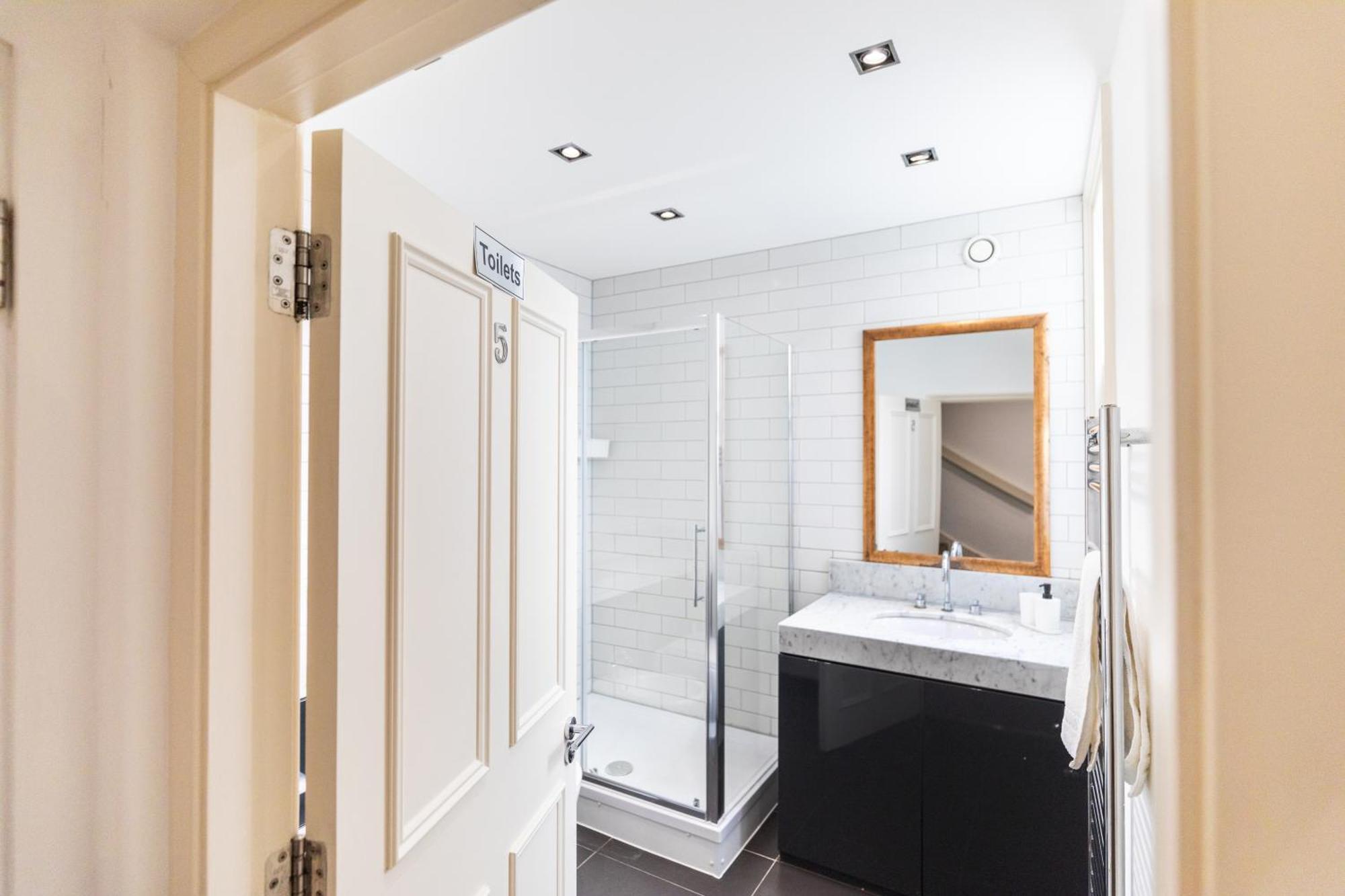 The Chapter - Mayfair Residences Лондон Экстерьер фото